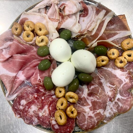 Antipasti antipasto salumi e bufala 560x560